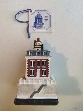 New London Ledge CT Spoontiques Lighthouse Vintage Figurine #9105 w/ Tag